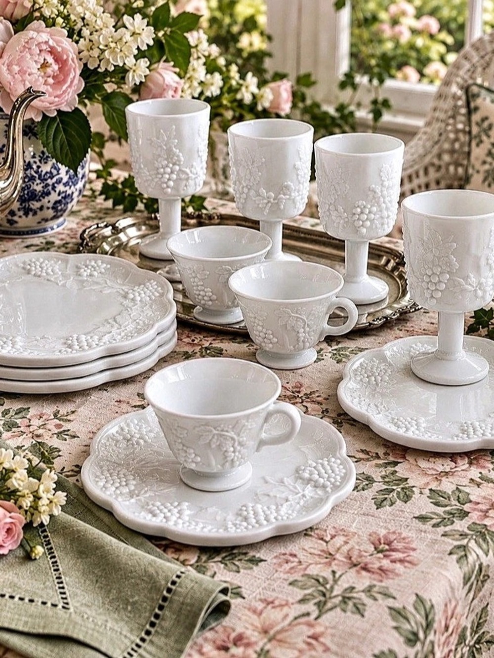 Vintage Indiana Harvest Grape Milk Glass 12 Pc Snack Set